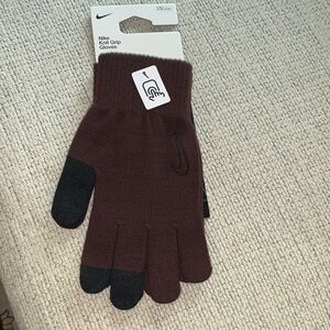 Nike Knit Grip Gloves - Maroon and Black